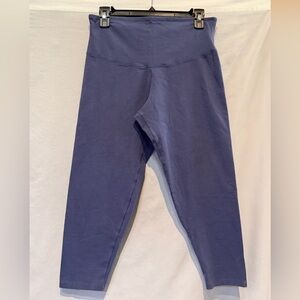 Yummie Capri Shaping Leggings - Size Large